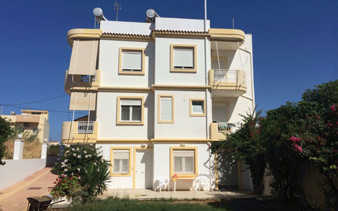 Building with 6 apartments very close to the sea