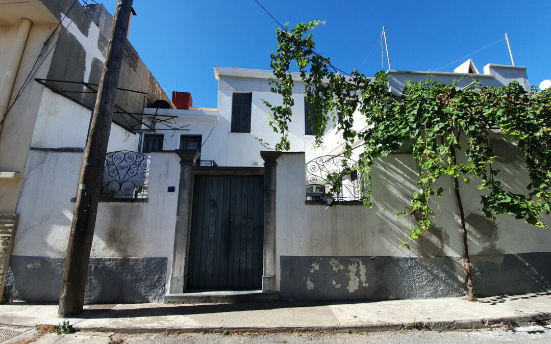 Classic stone-built house with great many features in Neapoli