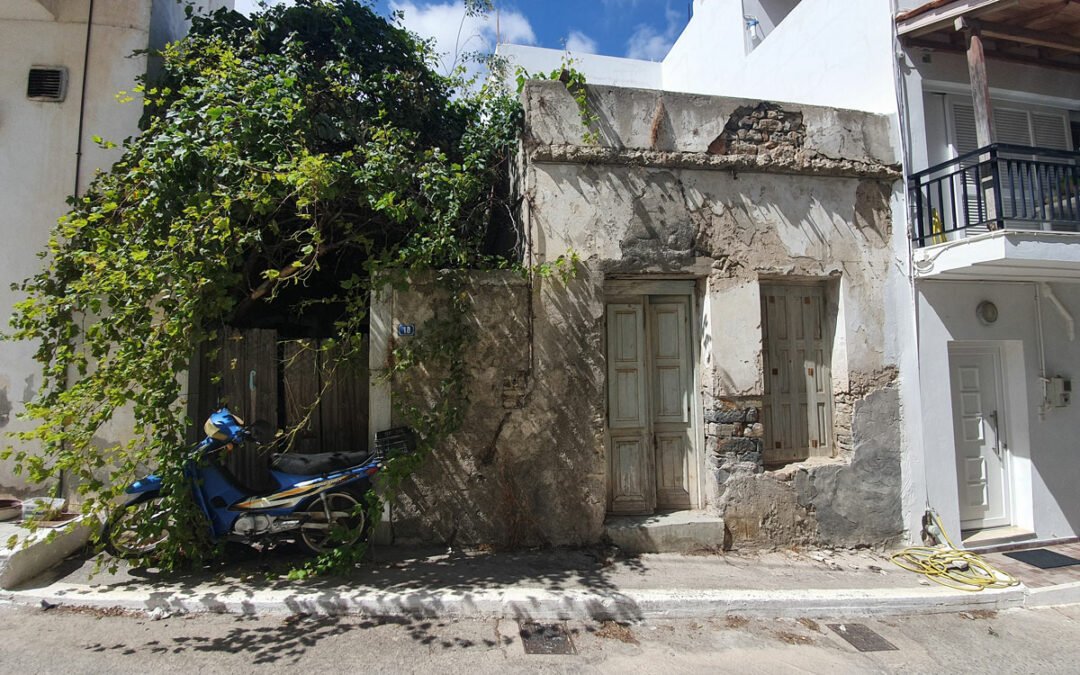 Stone-built house with great potential in Neapoli