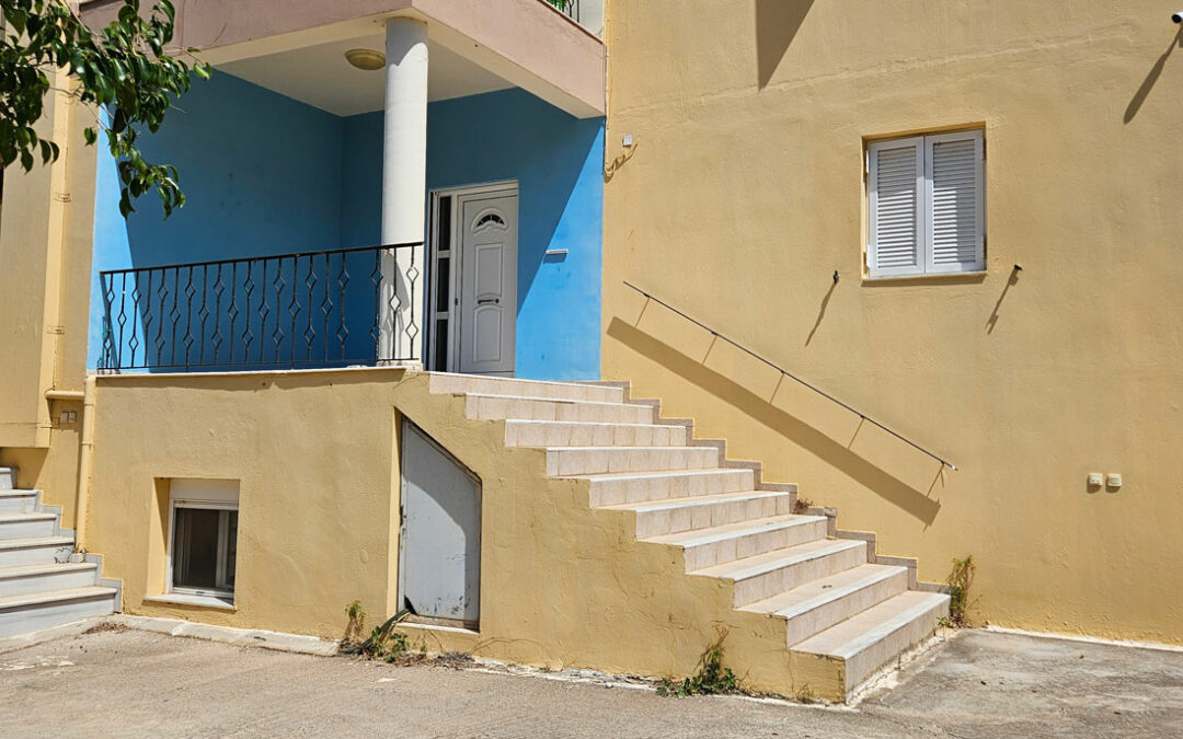 Large apartment on first floor with lovely sea view
