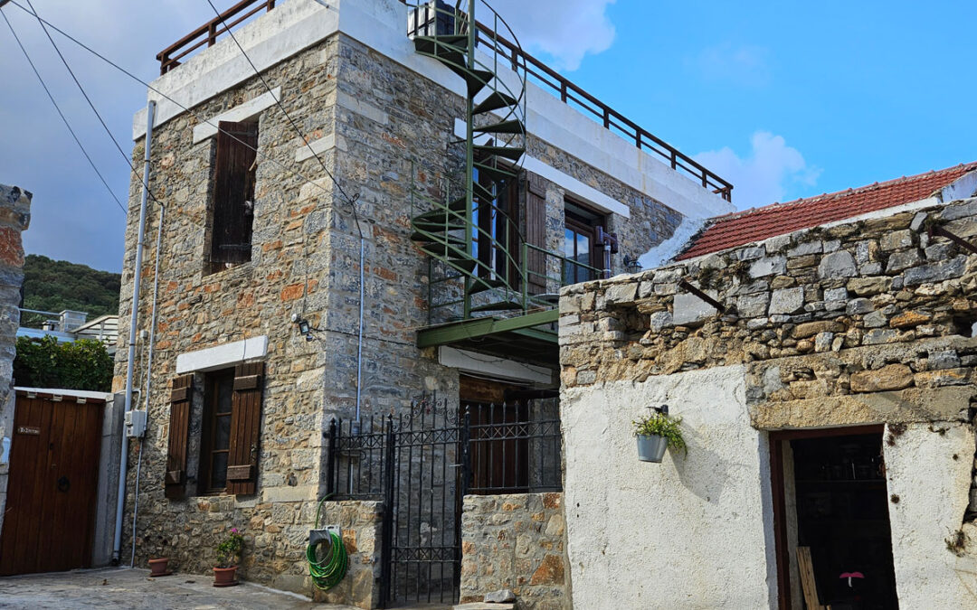Stone built house with courtyard, balcony and roof terrace with panoramic views