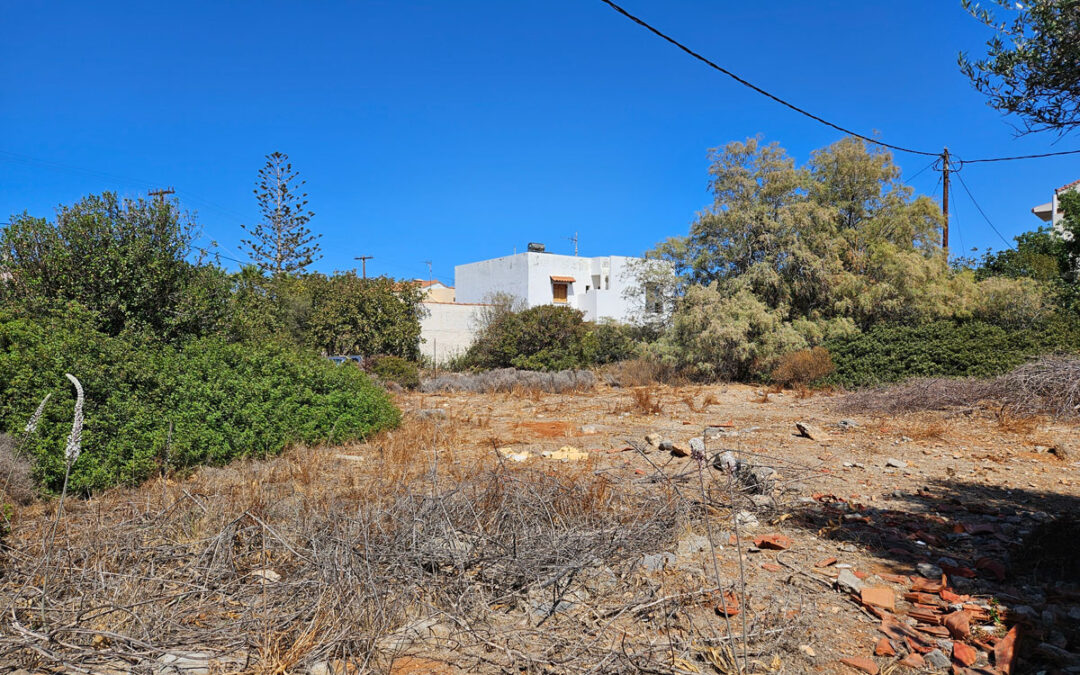 Building plot in the centre of the village