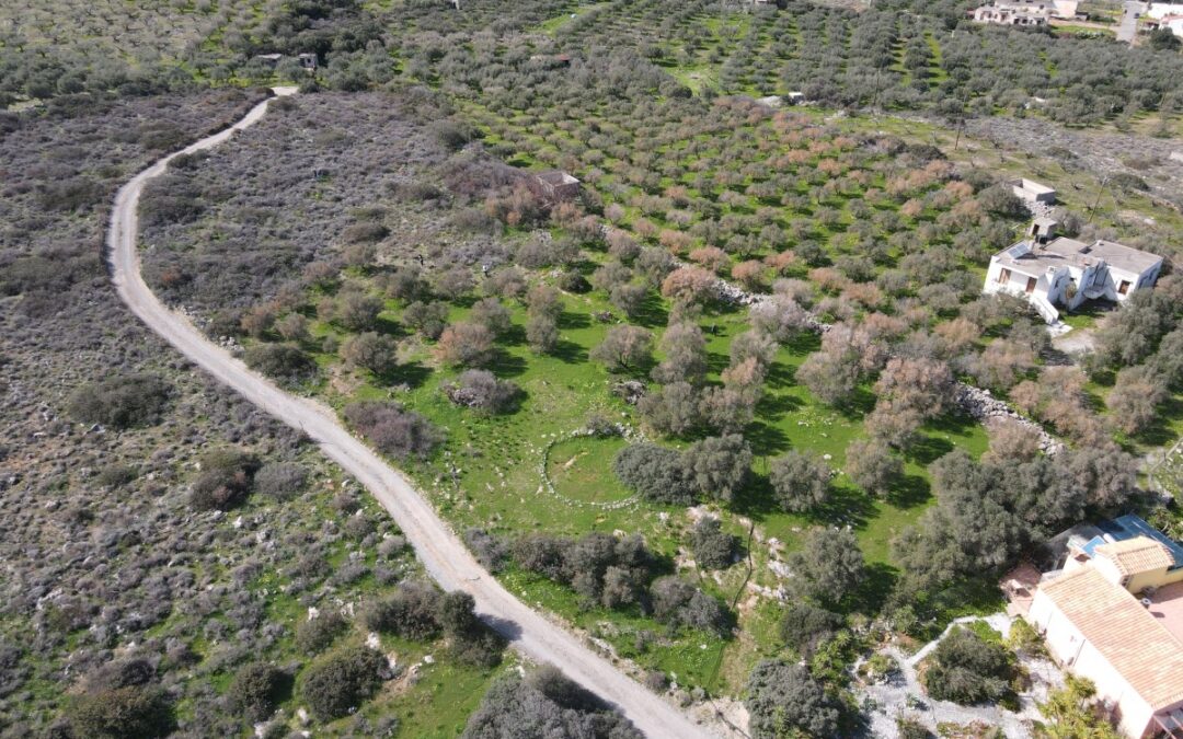 Building plot in the centre close to the sea
