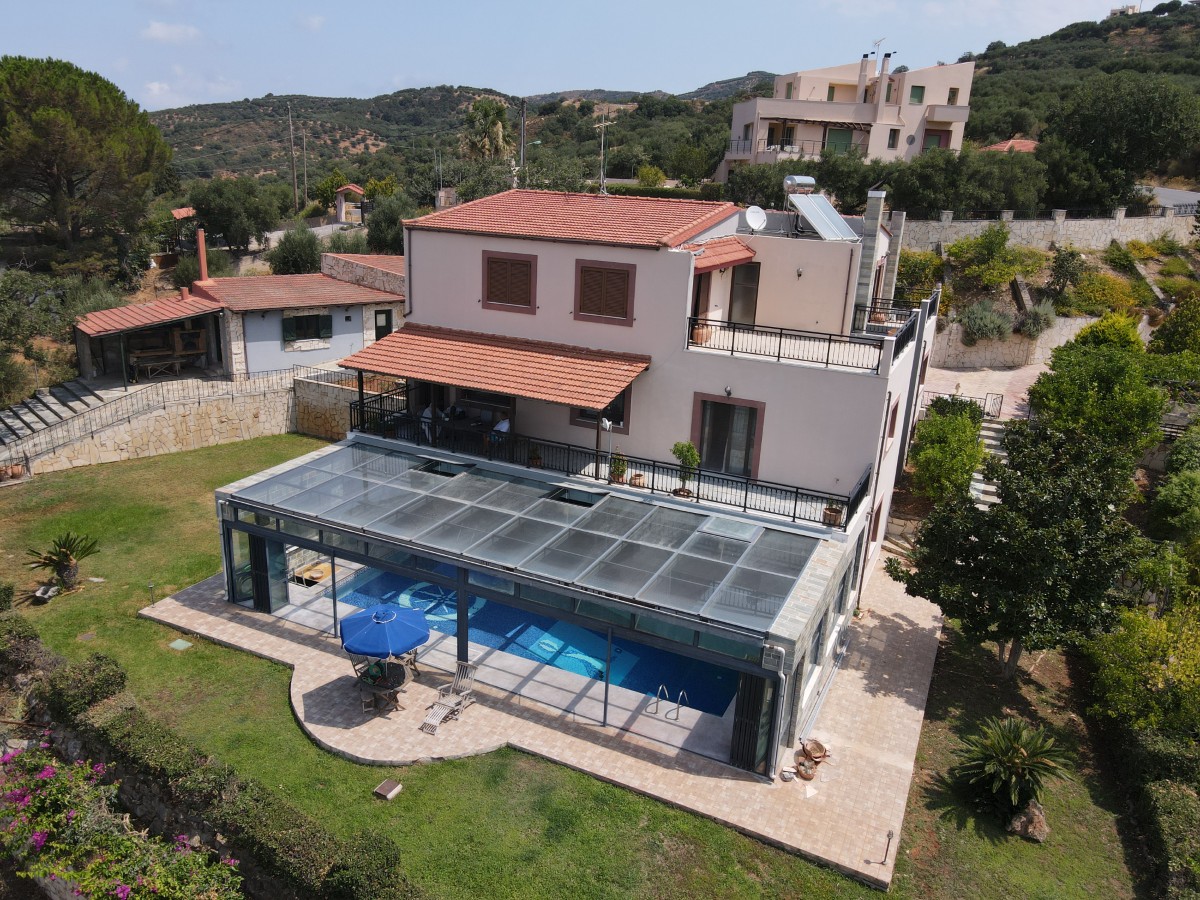 Listing photograph 87 of 88 of the house in Polithea, published by Nikou Real Estate.